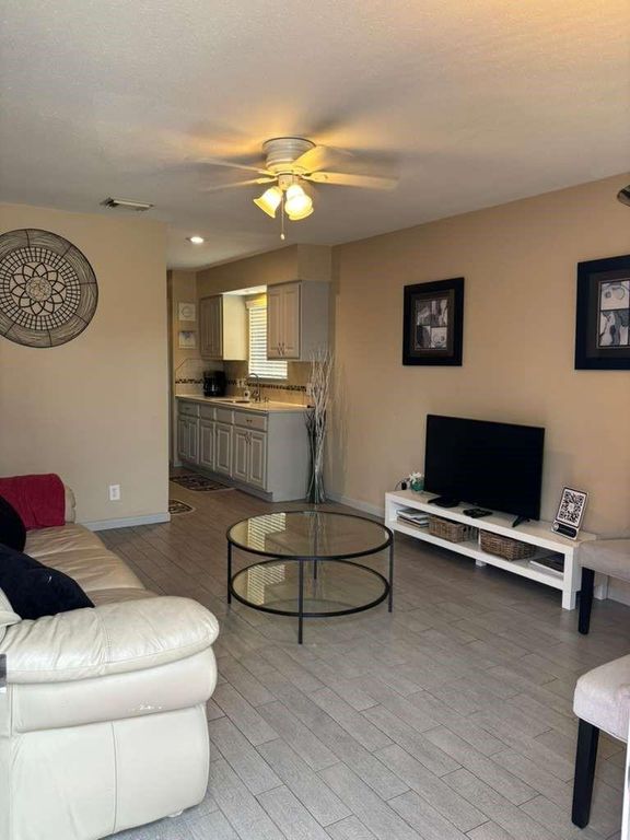 7318 Dearborn Street B, Houston, TX 77055