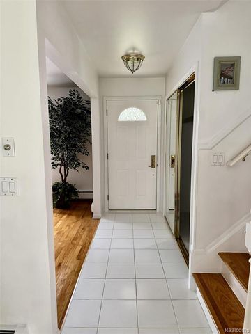 6370 W Norma Lee Street, West Bloomfield, MI 48322