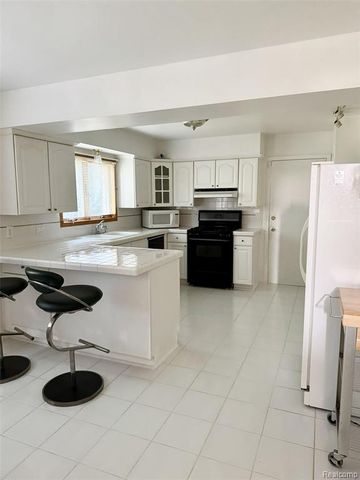 6370 W Norma Lee Street, West Bloomfield, MI 48322