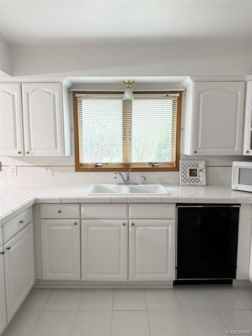 6370 W Norma Lee Street, West Bloomfield, MI 48322