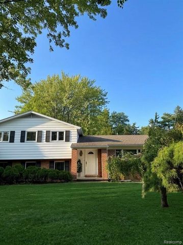 6370 W Norma Lee Street, West Bloomfield, MI 48322