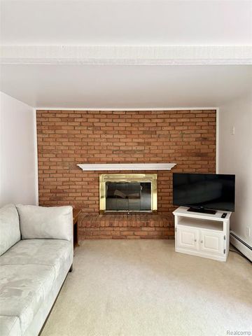 6370 W Norma Lee Street, West Bloomfield, MI 48322