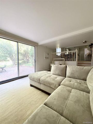 6370 W Norma Lee Street, West Bloomfield, MI 48322