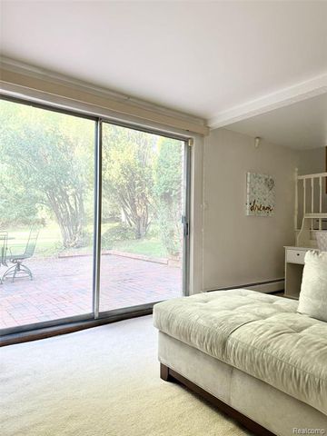 6370 W Norma Lee Street, West Bloomfield, MI 48322