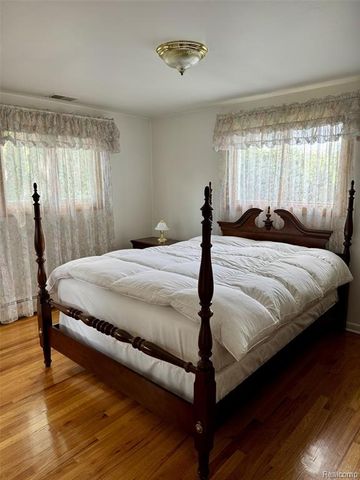 6370 W Norma Lee Street, West Bloomfield, MI 48322