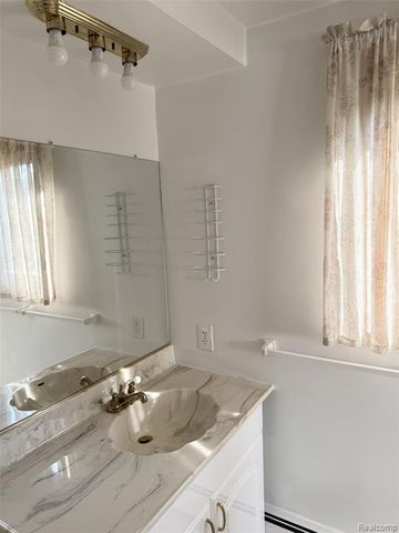 6370 W Norma Lee Street, West Bloomfield, MI 48322