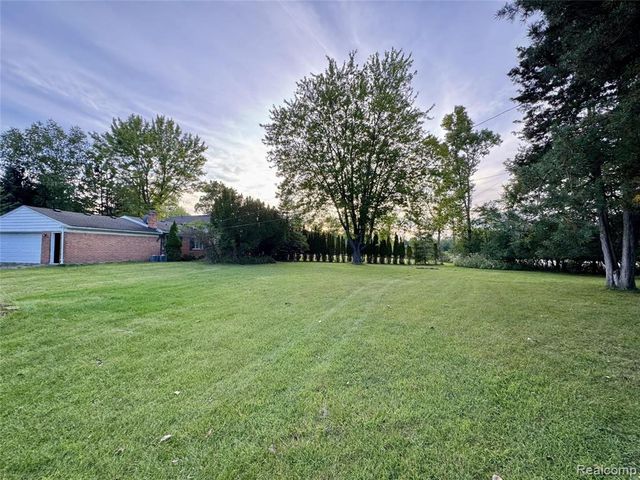 6370 W Norma Lee Street, West Bloomfield, MI 48322