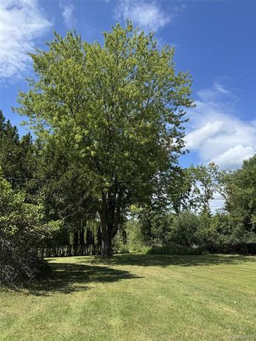 6370 W Norma Lee Street, West Bloomfield, MI 48322