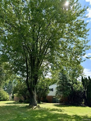 6370 W Norma Lee Street, West Bloomfield, MI 48322