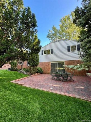 6370 W Norma Lee Street, West Bloomfield, MI 48322