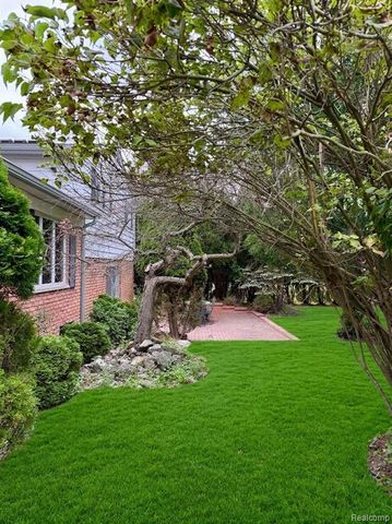 6370 W Norma Lee Street, West Bloomfield, MI 48322