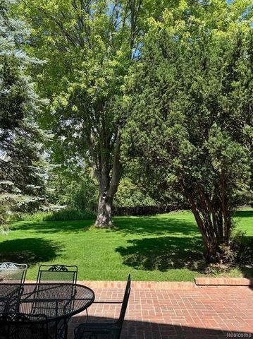 6370 W Norma Lee Street, West Bloomfield, MI 48322