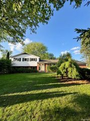 6370 W Norma Lee Street, West Bloomfield, MI 48322