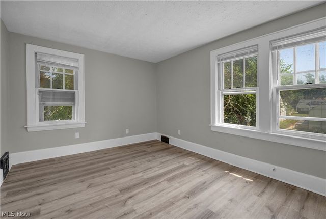 881 Valdes Avenue, Akron, OH 44320