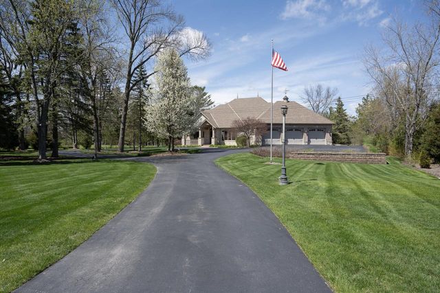 1512 W County Line ROAD, Mequon, WI 53092