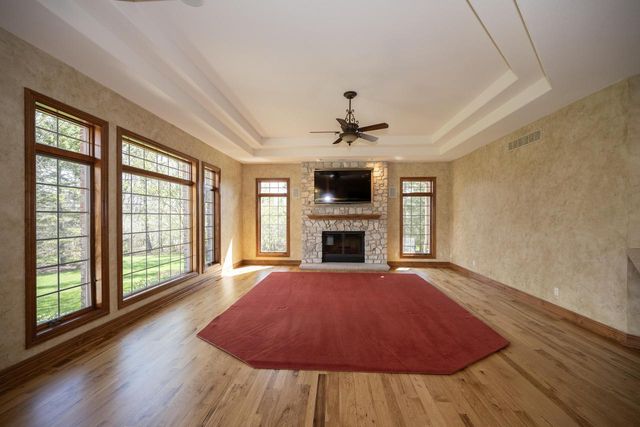 1512 W County Line ROAD, Mequon, WI 53092