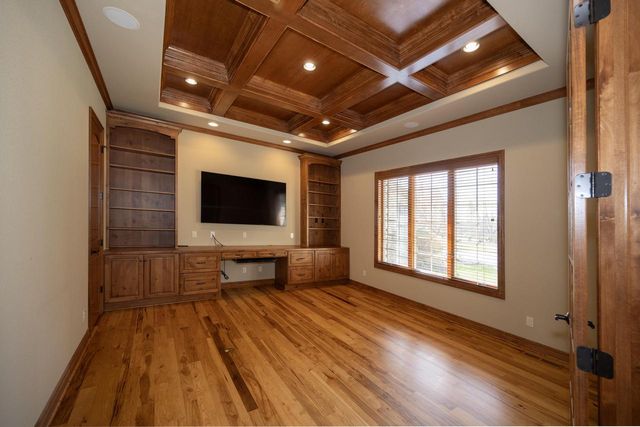 1512 W County Line ROAD, Mequon, WI 53092