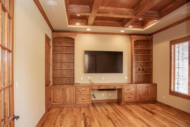 1512 W County Line ROAD, Mequon, WI 53092