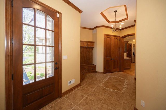 1512 W County Line ROAD, Mequon, WI 53092
