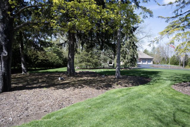 1512 W County Line ROAD, Mequon, WI 53092