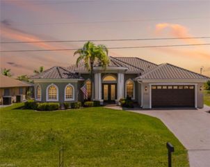 613 SE 4th PL, Cape Coral, FL 33990