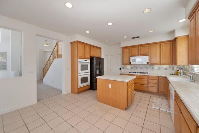 1381 Haddington Dr, Folsom, CA 95630