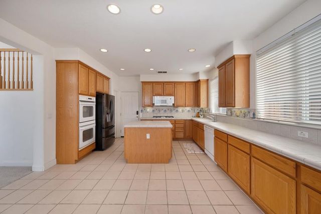 1381 Haddington Dr, Folsom, CA 95630