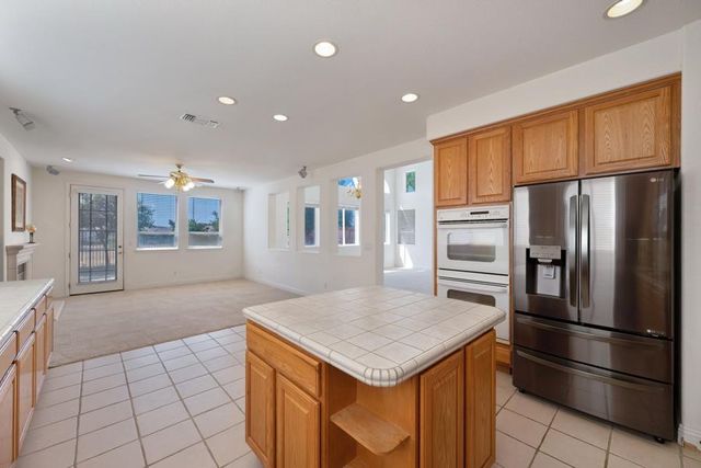 1381 Haddington Dr, Folsom, CA 95630