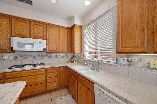 1381 Haddington Dr, Folsom, CA 95630