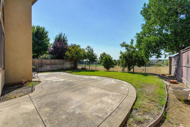 1381 Haddington Dr, Folsom, CA 95630