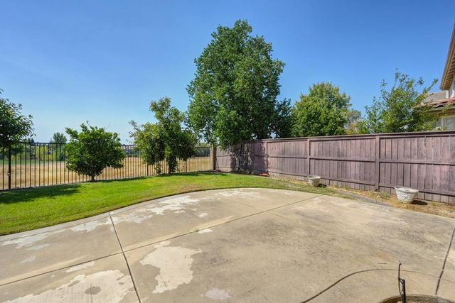 1381 Haddington Dr, Folsom, CA 95630