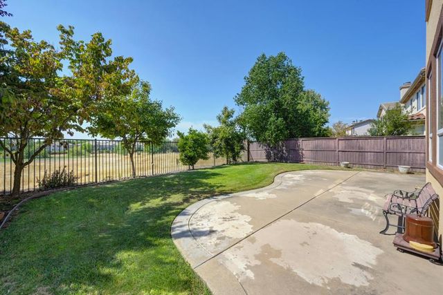1381 Haddington Dr, Folsom, CA 95630