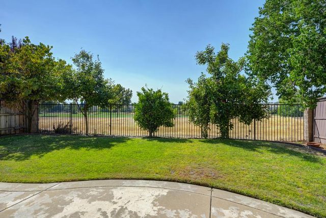 1381 Haddington Dr, Folsom, CA 95630