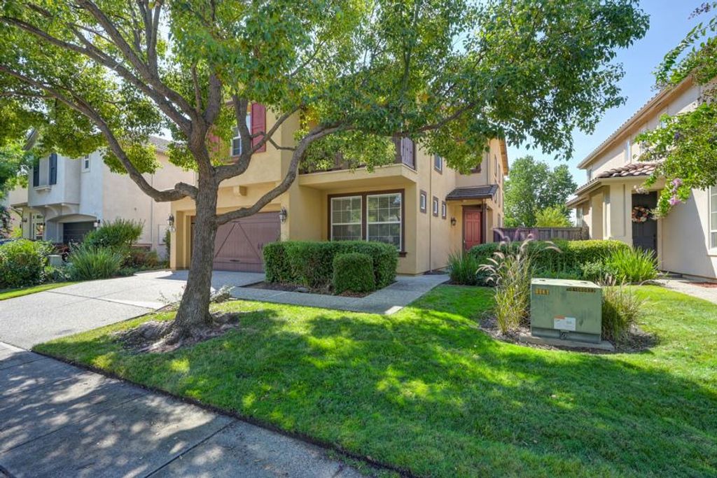 1381 Haddington Dr, Folsom, CA 95630