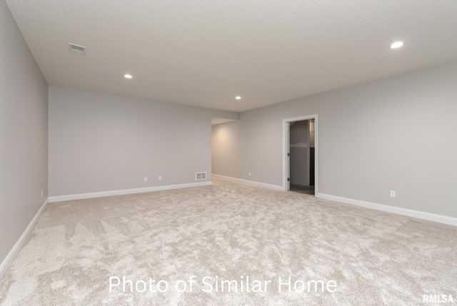 35 FRANK Court, Le Claire, IA 52753