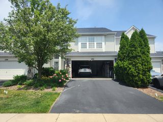 152 W Chatham Lane, Round Lake, IL 60073