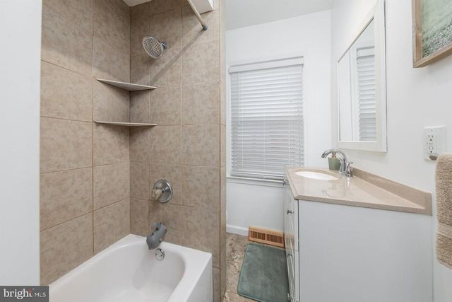 512 BEACON AVE, Paulsboro, NJ 08066