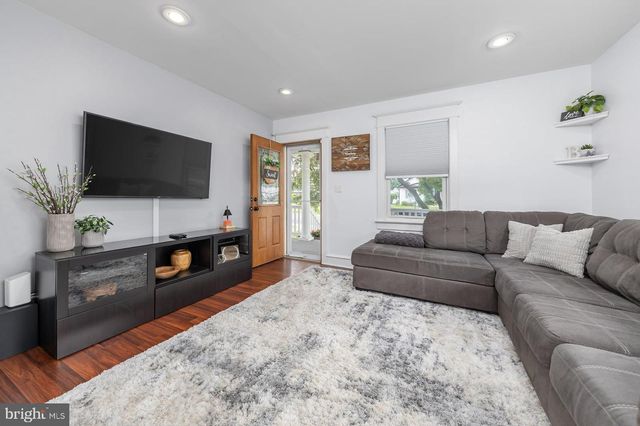 512 BEACON AVE, Paulsboro, NJ 08066