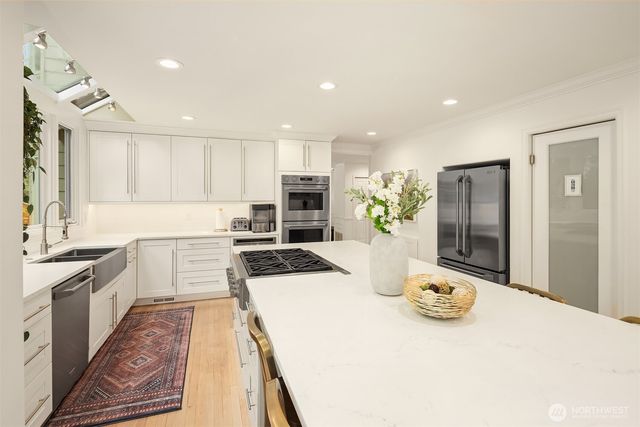 14214 216th Avenue NE, Woodinville, WA 98077