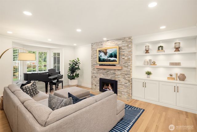 14214 216th Avenue NE, Woodinville, WA 98077