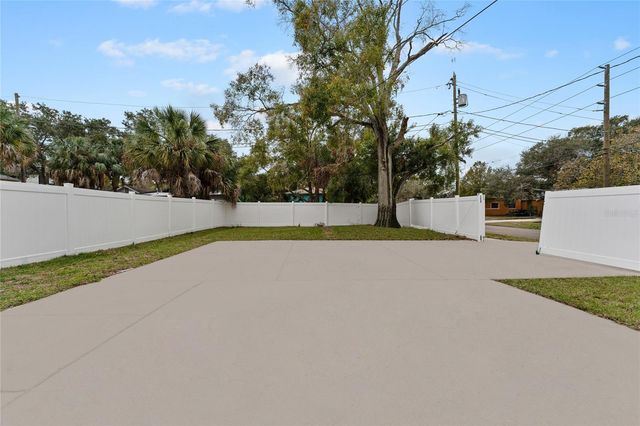 680 25TH AVENUE S, St Petersburg, FL 33705