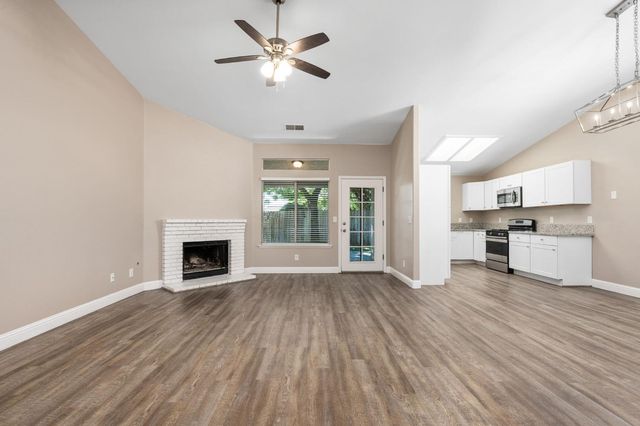4033 W Providence Avenue, Fresno, CA 93722