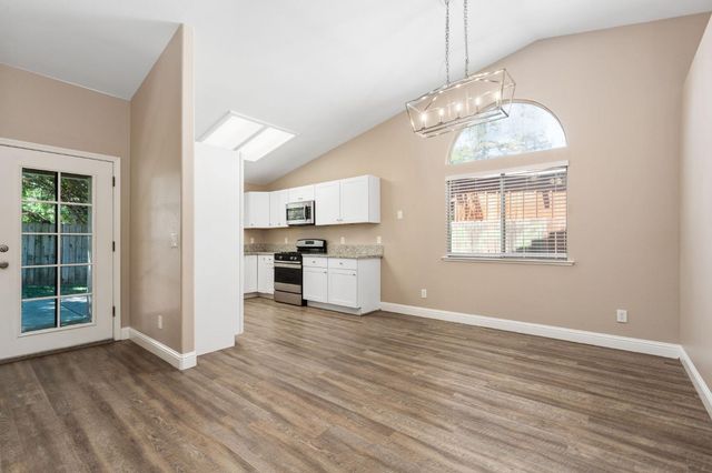 4033 W Providence Avenue, Fresno, CA 93722
