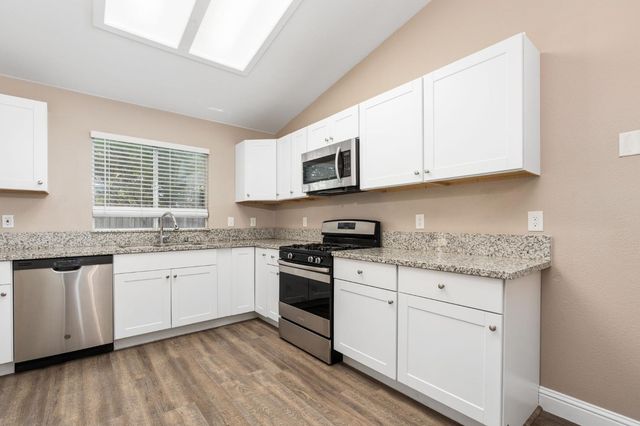 4033 W Providence Avenue, Fresno, CA 93722