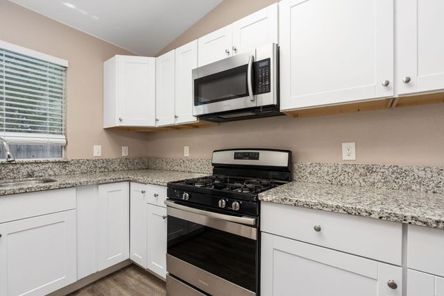 4033 W Providence Avenue, Fresno, CA 93722