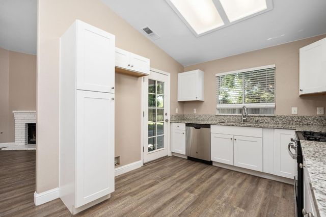 4033 W Providence Avenue, Fresno, CA 93722