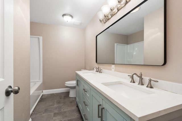 4033 W Providence Avenue, Fresno, CA 93722