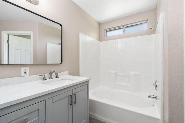4033 W Providence Avenue, Fresno, CA 93722