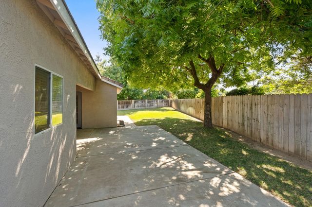 4033 W Providence Avenue, Fresno, CA 93722