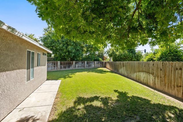 4033 W Providence Avenue, Fresno, CA 93722